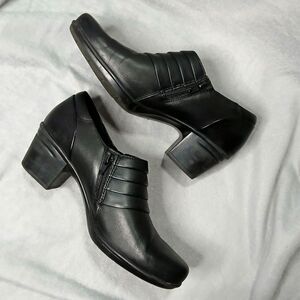 Clarks Black Heels Slip On Heels Shoes Ultimate Comort Collection Clogs sz: 8.5